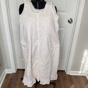 Vintage Cottagecore Sleeveless White Nightgown Med